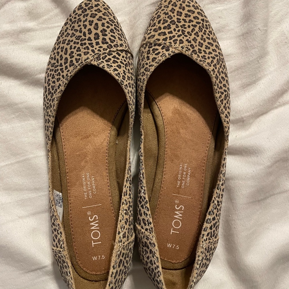 Tom’s 7.5W flats- never worn!